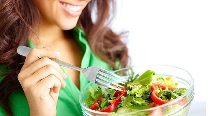 The girl who ate a vegetable salad on a protein diet