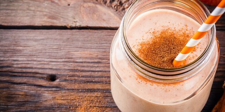 Kefir cocktail with cinnamon to lose weight